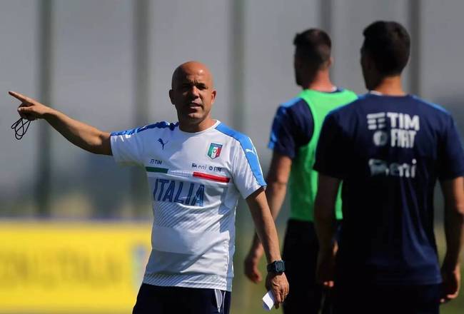 中展现了扭 中展现了扭