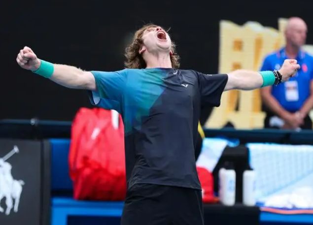 场上屡创佳 场上屡创佳