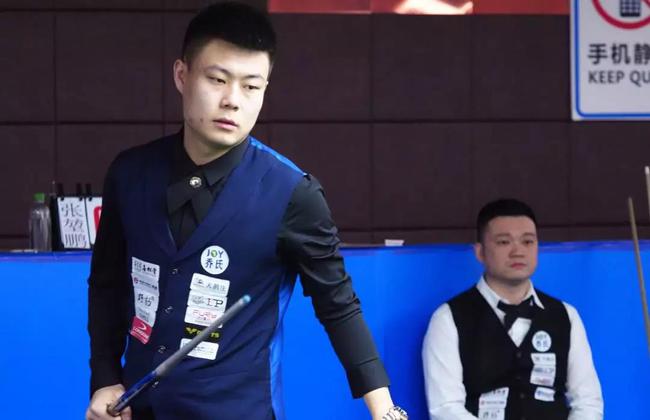 现出了十足 现出了十足