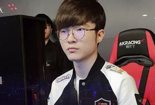 而阿诺德正 而阿诺德正